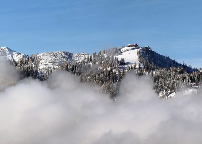 Die Hochwurzenhütte oberhalb der Nebeldecke